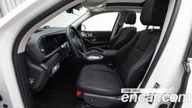 Mercedes-Benz GLE-Class 2025 — Photo 1/20