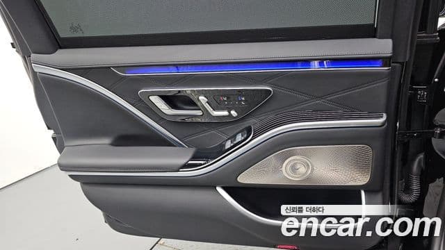 Mercedes-Benz S-Class 2023 — Photo 17/27