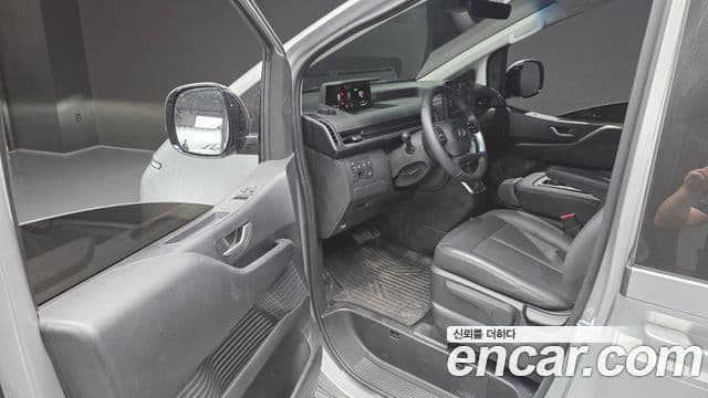 Hyundai Staria 2025 — ფოტო 9/20