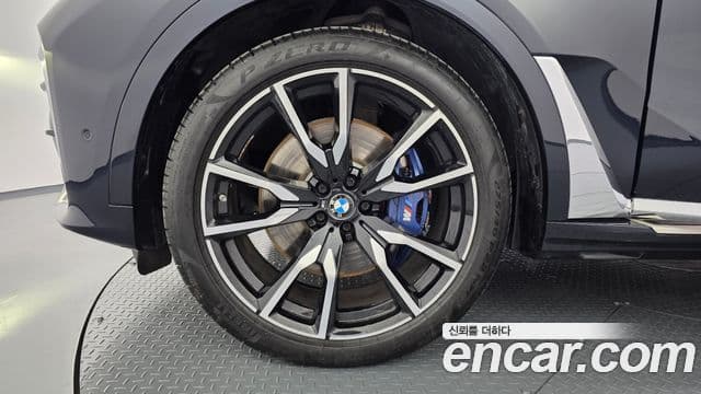 BMW X7 2020 — ფოტო 5/20