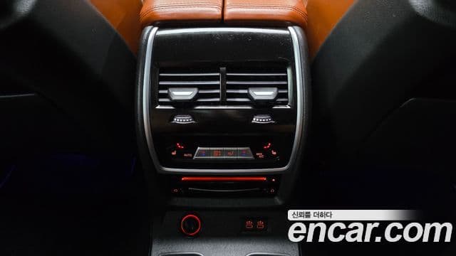 BMW X7 2020 — ფოტო 18/20