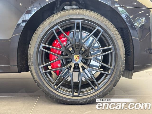 Porsche Macan 2022 — Photo 10/20