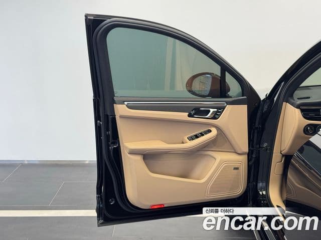 Porsche Macan 2022 — Photo 6/20