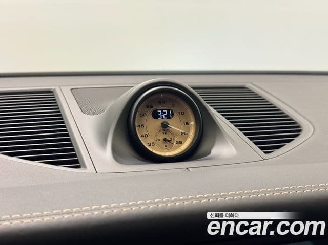 Porsche Macan 2022 — Photo 18/20