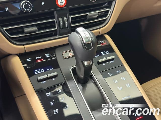 Porsche Macan 2022 — Photo 9/20