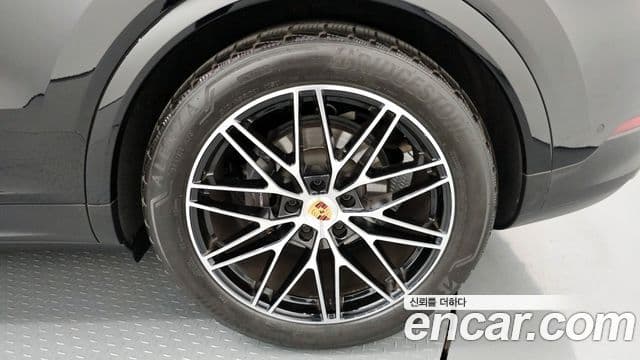 Porsche Cayenne 2024 — ფოტო 22/33