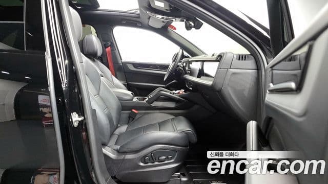 Porsche Cayenne 2024 — ფოტო 8/33