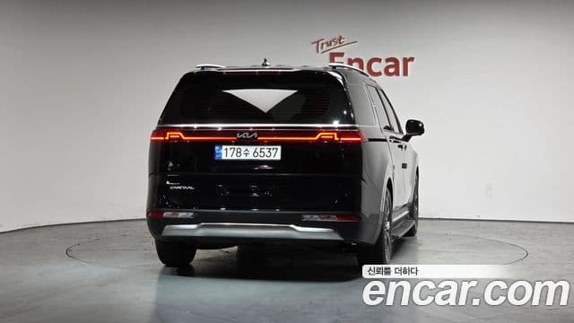 Kia Carnival 2022 — ფოტო 4/20