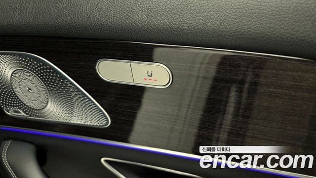 Mercedes-Benz GLE-Class 2021 — ფოტო 17/20