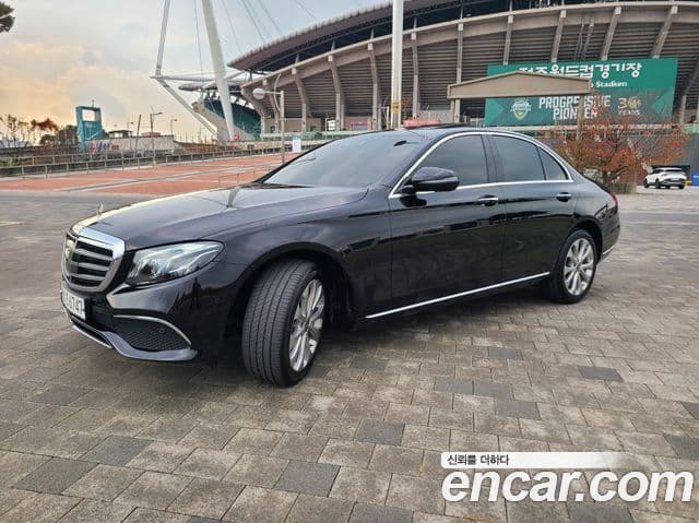 Mercedes-Benz E-Class 2020 — Photo 4/20