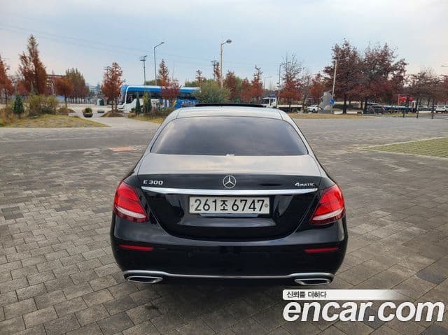 Mercedes-Benz E-Class 2020 — Photo 18/20