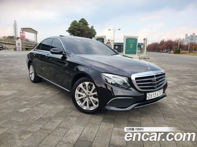 Mercedes-Benz E-Class 2020 — Photo 14/20