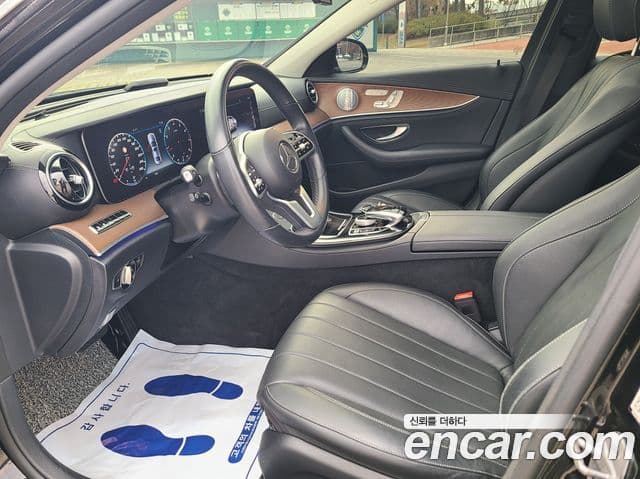 Mercedes-Benz E-Class 2020 — Photo 17/20