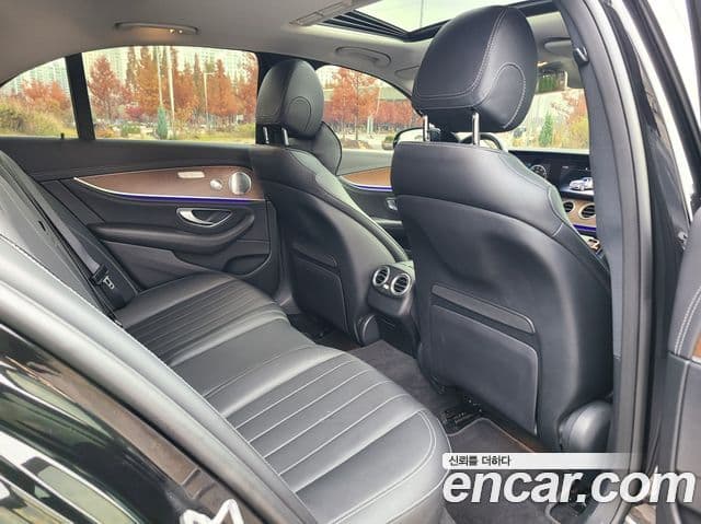 Mercedes-Benz E-Class 2020 — Photo 8/20