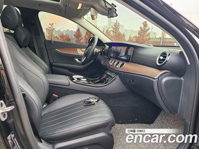 Mercedes-Benz E-Class 2020 — Photo 20/20