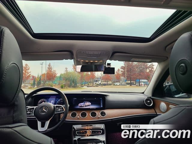 Mercedes-Benz E-Class 2020 — Photo 10/20