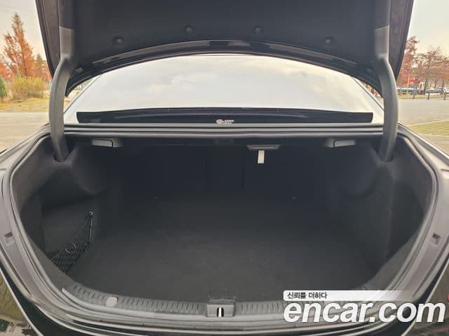 Mercedes-Benz E-Class 2020 — Photo 16/20