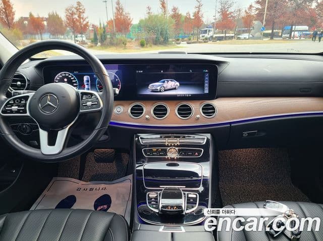Mercedes-Benz E-Class 2020 — Photo 12/20
