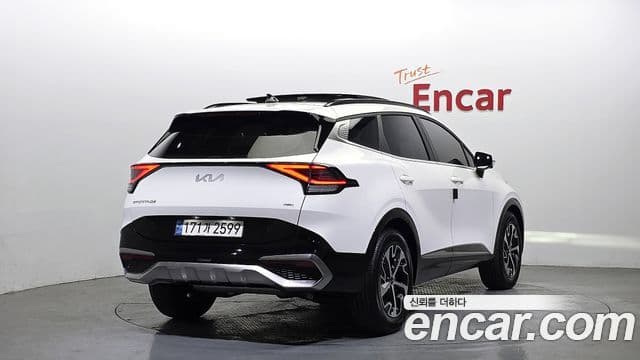 Kia Sportage 2023 — ფოტო 2/20