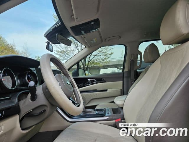 Kia Carnival 2020 — Фото 13/16