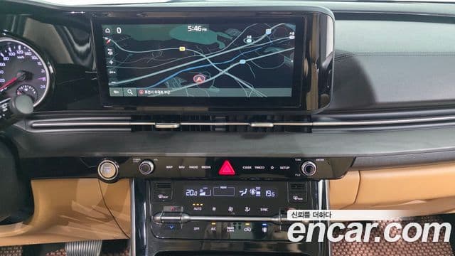 Kia Carnival 2021 — ფოტო 14/20