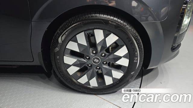 Hyundai Staria 2021 — ფოტო 5/20