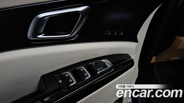 Kia Carnival 2022 — Şəkil 28/33