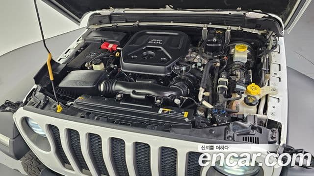 Jeep Wrangler 2021 — ფოტო 19/20