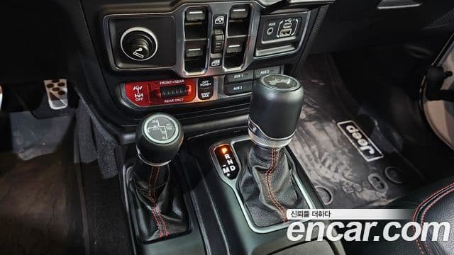 Jeep Wrangler 2021 — ფოტო 9/20