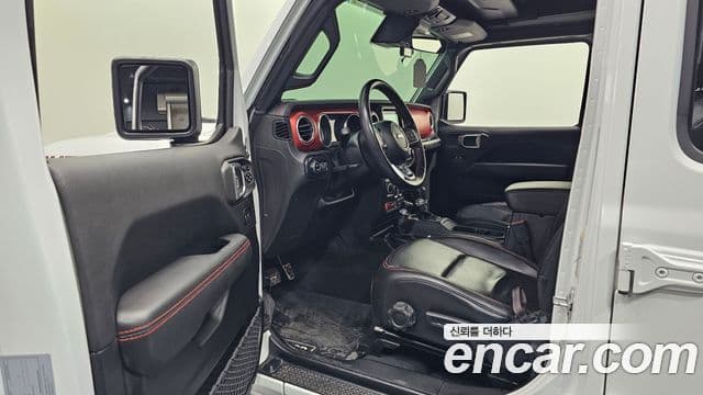 Jeep Wrangler 2021 — ფოტო 7/20