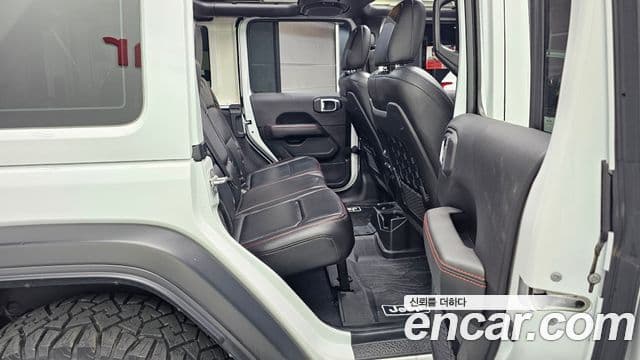 Jeep Wrangler 2021 — ფოტო 10/20