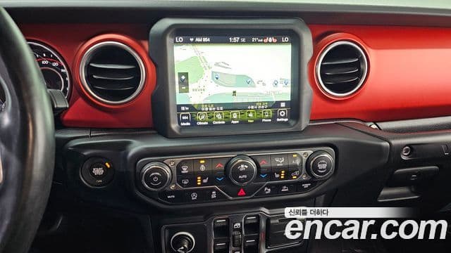 Jeep Wrangler 2021 — ფოტო 14/20
