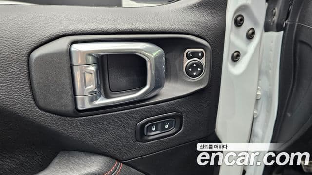 Jeep Wrangler 2021 — ფოტო 5/20
