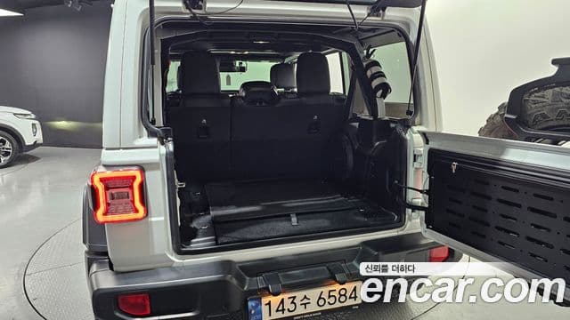Jeep Wrangler 2021 — ფოტო 20/20