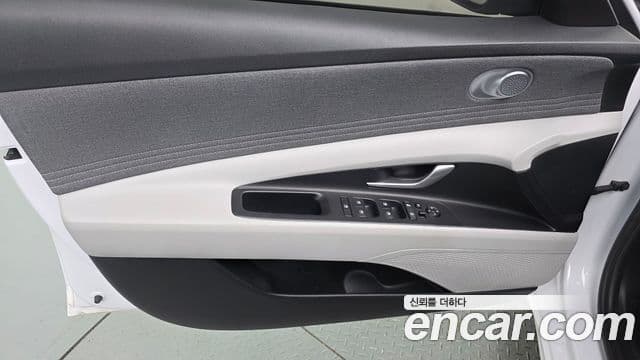 Hyundai The New Avante Hybrid 2020 — Photo 9/30