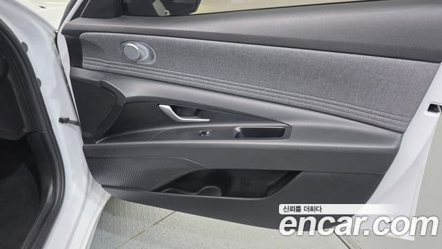 Hyundai The New Avante Hybrid 2020 — Photo 2/30