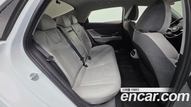 Hyundai The New Avante Hybrid 2020 — Photo 26/30