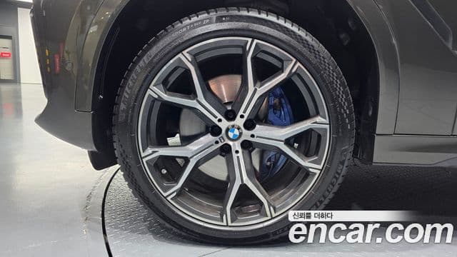 BMW X6 2022 — Şəkil 28/31