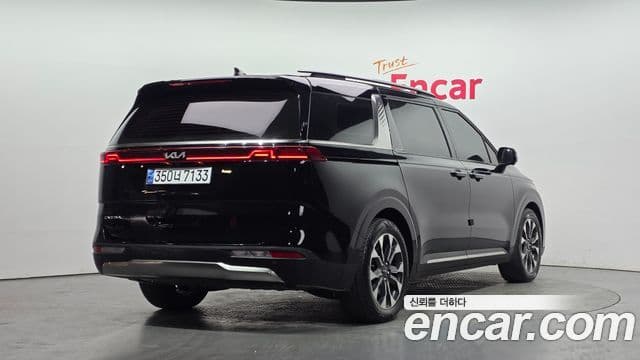 Kia Carnival 2023 — ფოტო 1/20