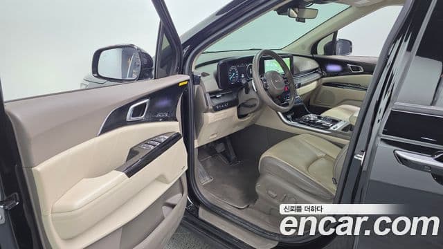 Kia Carnival 2023 — ფოტო 8/20