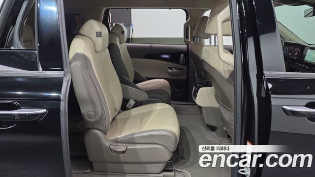 Kia Carnival 2023 — ფოტო 11/20
