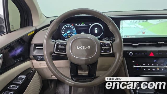 Kia Carnival 2023 — ფოტო 13/20