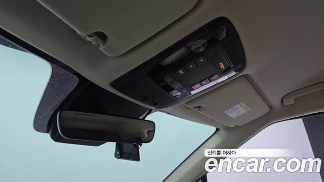 Kia Carnival 2023 — ფოტო 17/20