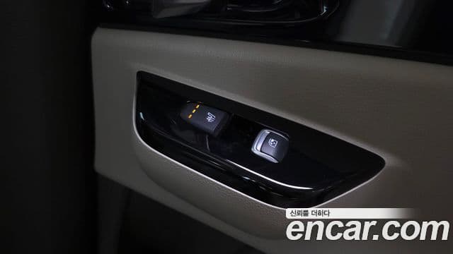 Kia Carnival 2023 — ფოტო 19/20