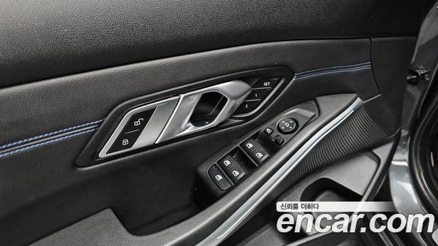 BMW 3 Series 2019 — Фото 18/20