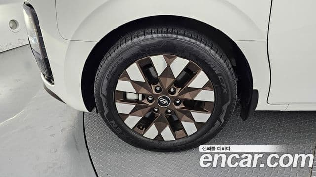 Hyundai Staria 2024 — Şəkil 32/36