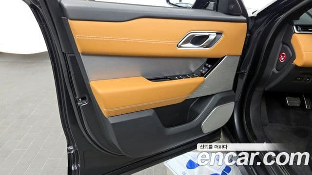 Land Rover Range Rover Velar 2022 — Photo 29/33
