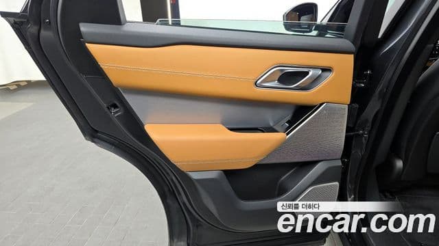 Land Rover Range Rover Velar 2022 — Photo 24/33