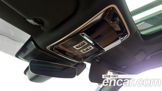 Land Rover Range Rover Velar 2022 — Photo 33/33
