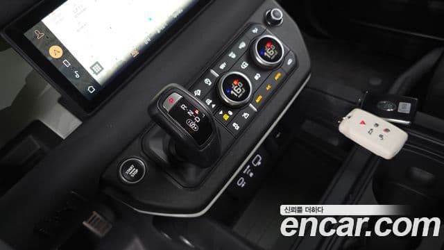 Land Rover Defender 2020 — Фото 9/20